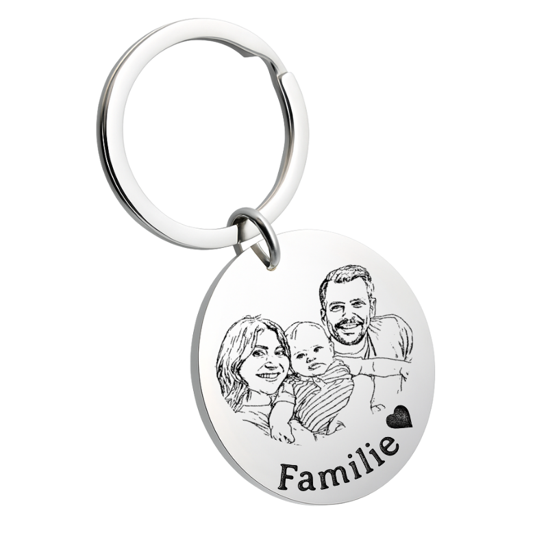 Gepersonaliseerde Sleutelhanger Familieportret in Schetsstijl – Gravure met Foto & Tekst